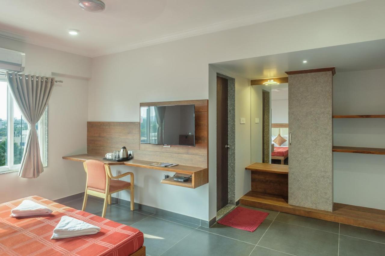 Hotel Opal Kolhapur Extérieur photo